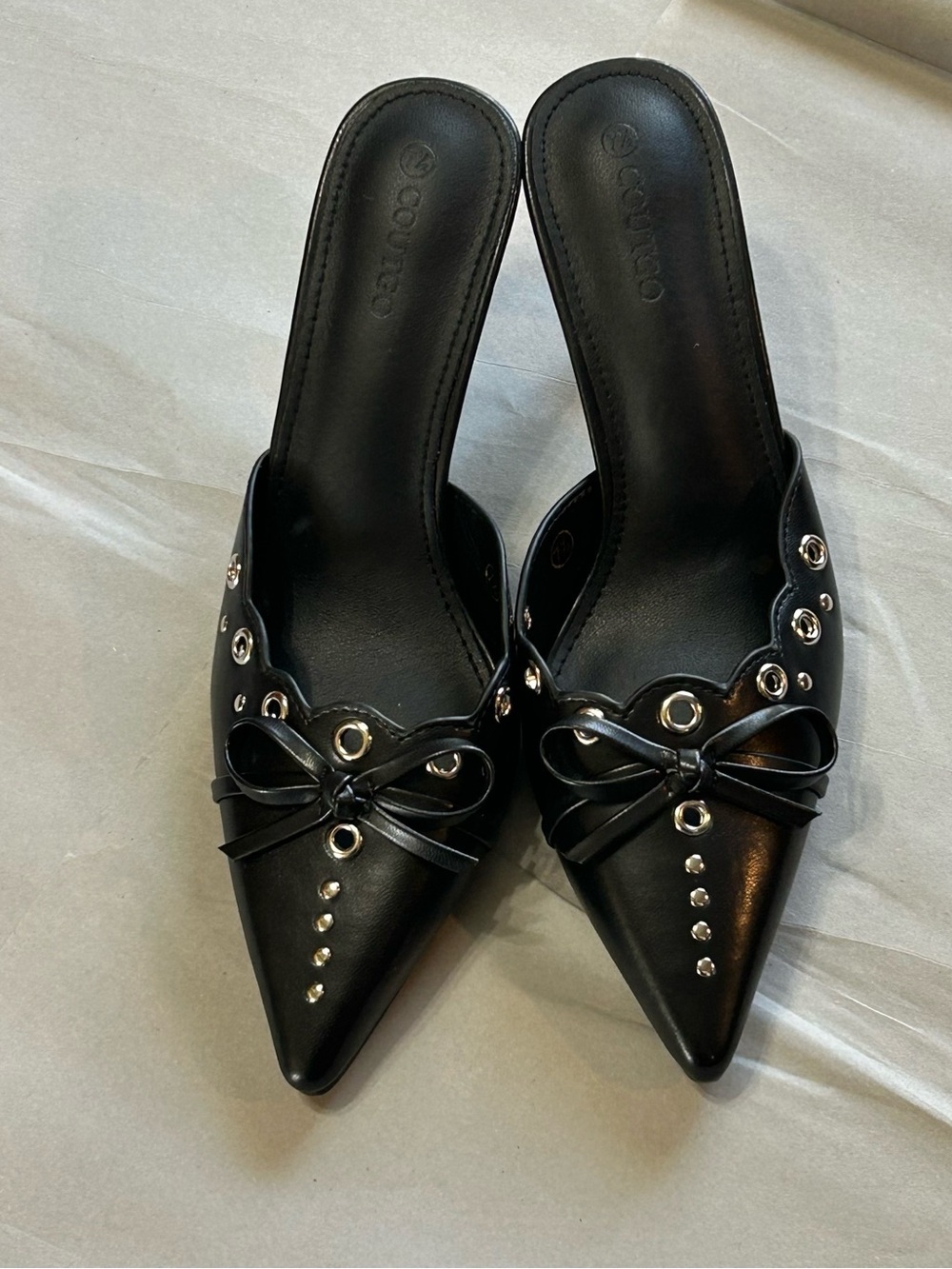 NWT Coutgo Black Studded Bow Mule Heels Pointed Toe 7.5